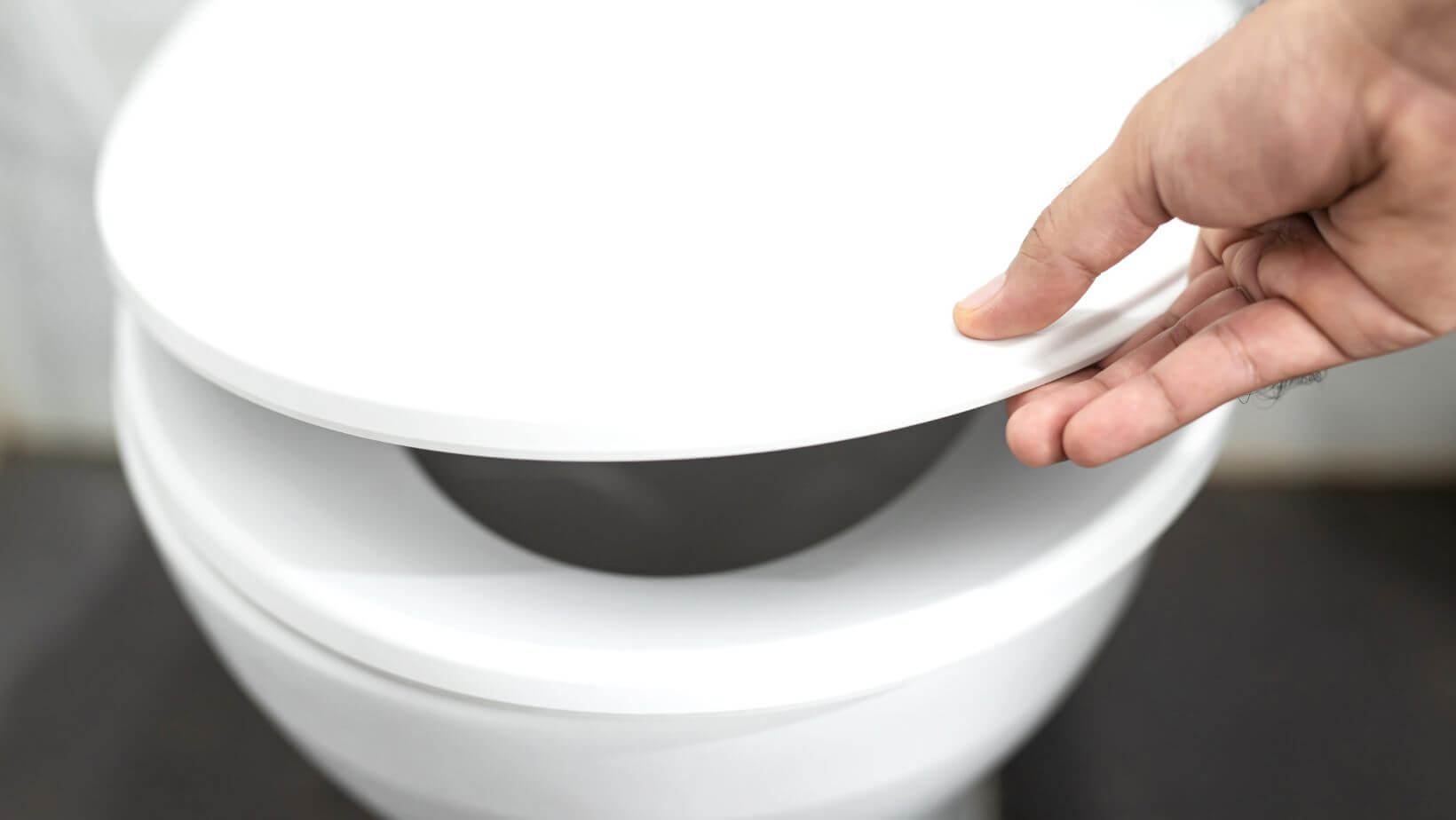 How to use a bidet toilet seat